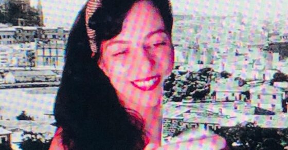 Retrato de Roser Amills con Palma al fondo, imagen con la que anunció su participación en Debate16 de Diario 16, septiembre de 2020