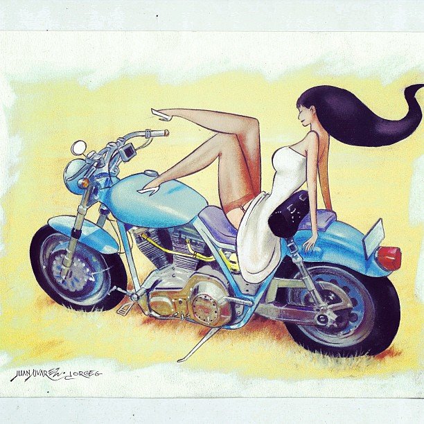 Roser Amills en moto, il·lustració de Juan Álvarez Montalbán (2013)