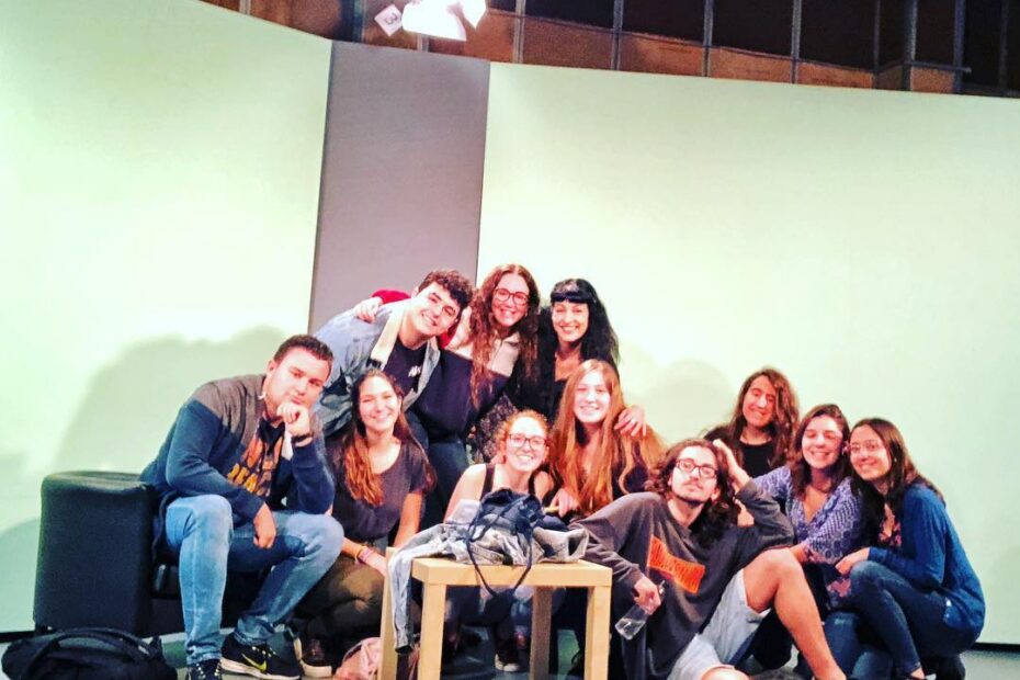 Roser Amills con el grupo de estudiantes de la UAB que la entrevistó el 22 de mayo de 2019