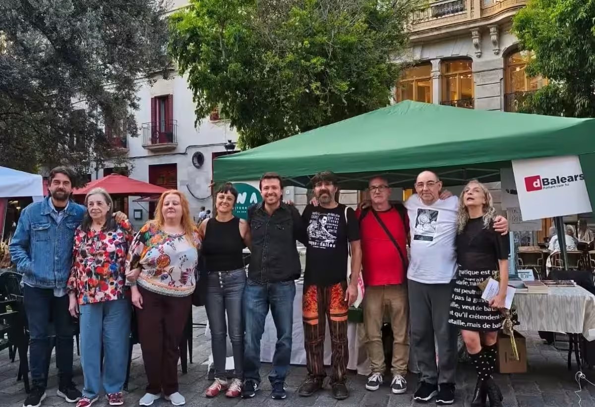 Roser Amills recita en Sant Jordi en la plaça de Cort con Ona Mediterrània y dBalears