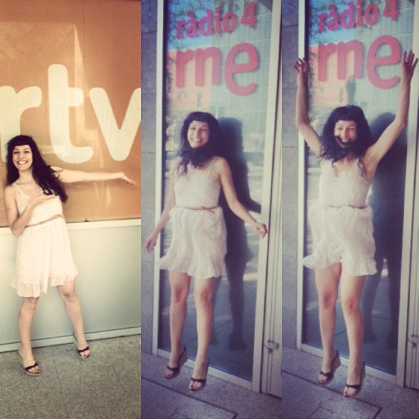 Composición de fotos de Roser Amills ante el logotipo de RTVE y la puerta de RNE-Ràdio 4, el día del debate de El millor de l’estiu, agosto de 2013