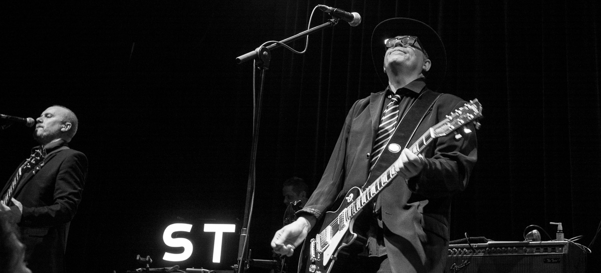 Julián Hernández y Javier Soto, de Siniestro Total, en concierto en Las Armas de Zaragoza